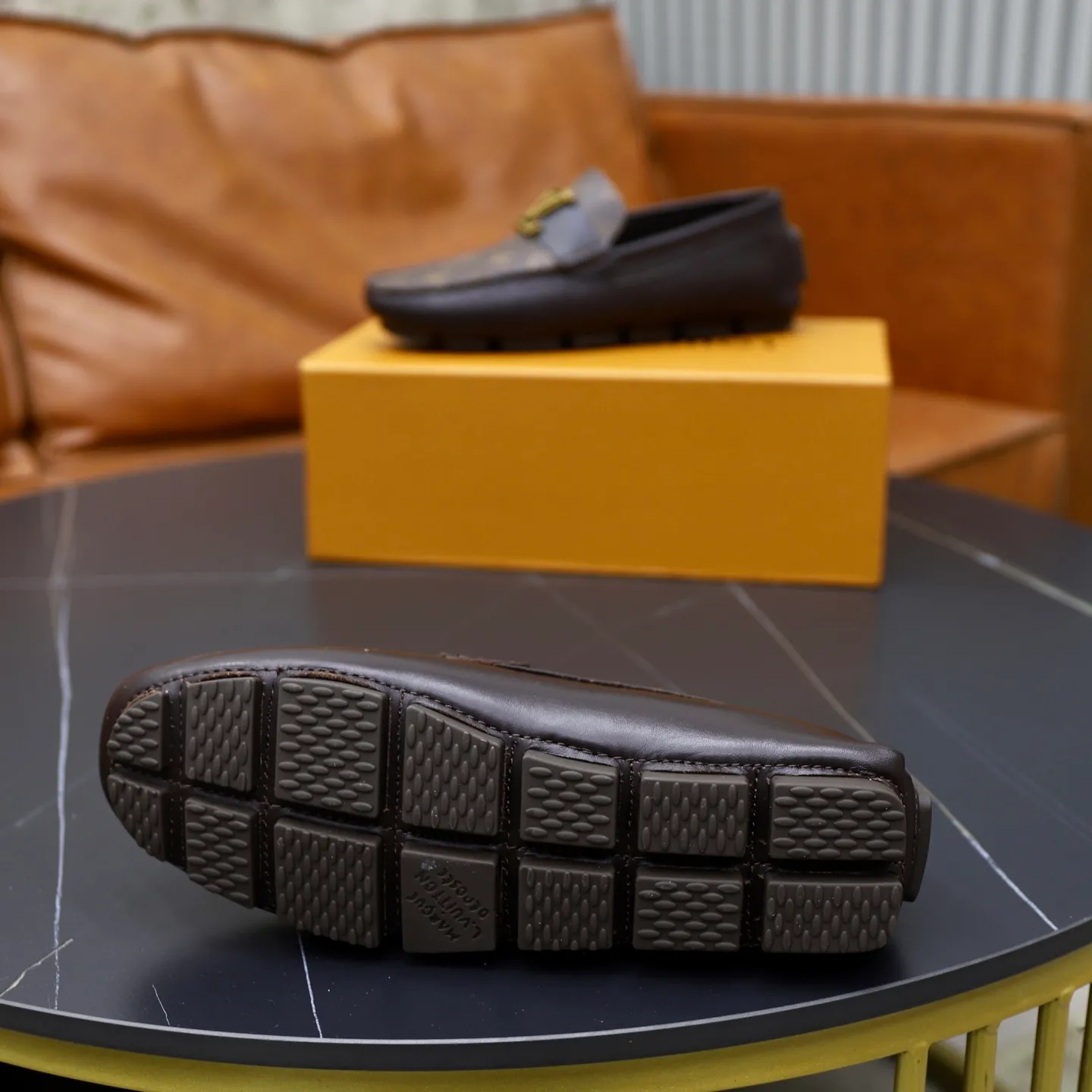 Ex-factory price: 480💰【LV】Louis Vuitton ⚠️High-end men’s driving and pedal series ⚠️38-44 (customized for 45) ⚠️All original cowhide leather! Thick and soft! Made entirely of calfskin lining! Rubber sheet anti-slip beanie sole! Three-dimensional package technology! Fashionable and classic! Handicrafts! Original high quality! Feel free to compare!